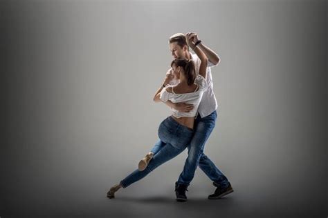 clases de kizomba madrid|academia de baile en Madrid con clases de salsa, bachata,。